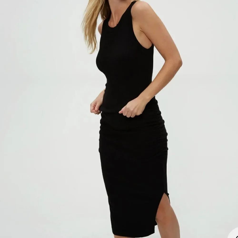 Michael Stars Wren Ribbed Midi Dress nwt
Medium-Y5
Large-Y10
XL-Y11